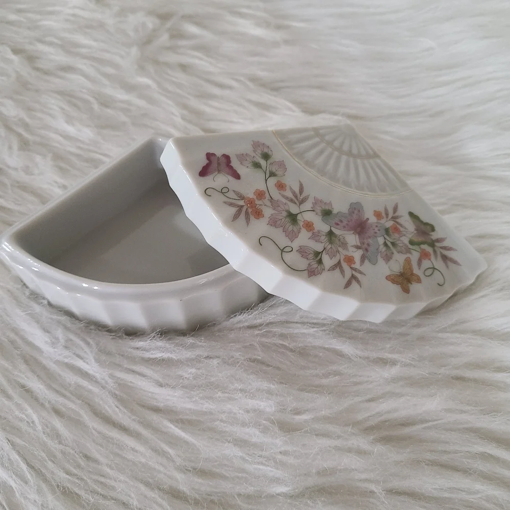 Vintage Jewlery Box/ Storage Avon